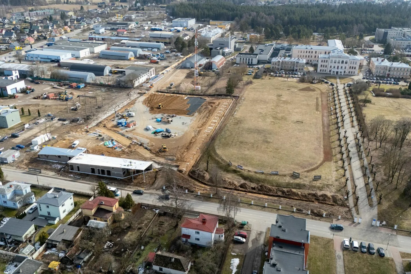 Rakvere jalgpallihall kerkib ametikooli naabrusesse ja vastavalt lepingule peab see valmima järgmise aasta 17. jaanuariks.