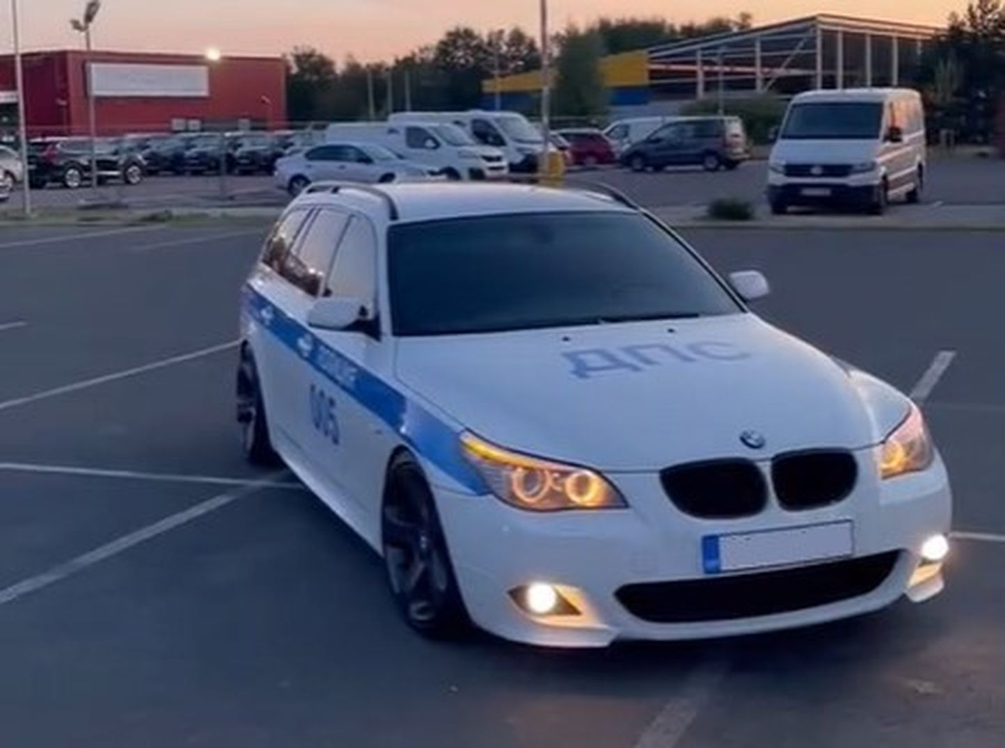 Vene liikluspatrulli matkiv BMW.