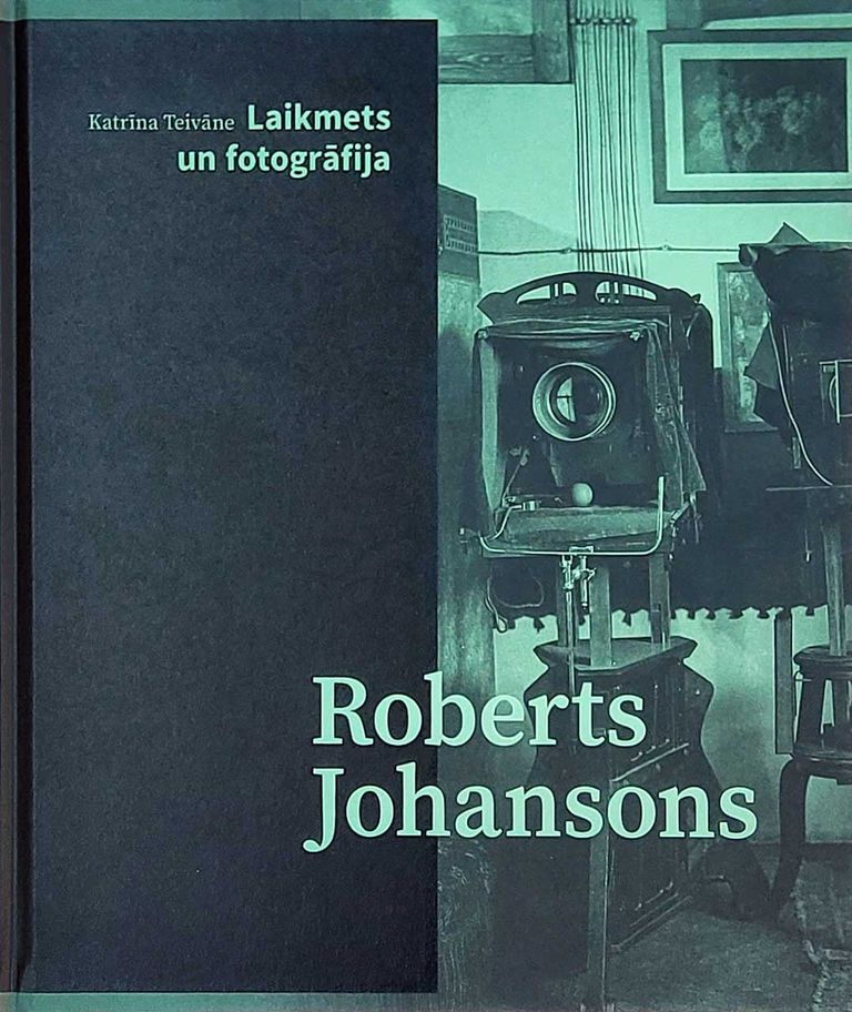 Klajā nāk Katrīnas Teivānes monogrāfija par fotogrāfu Robertu Johansonu