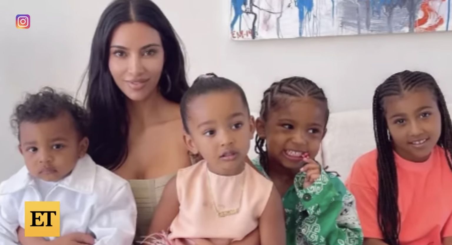Kim Kardashian oma lastega.