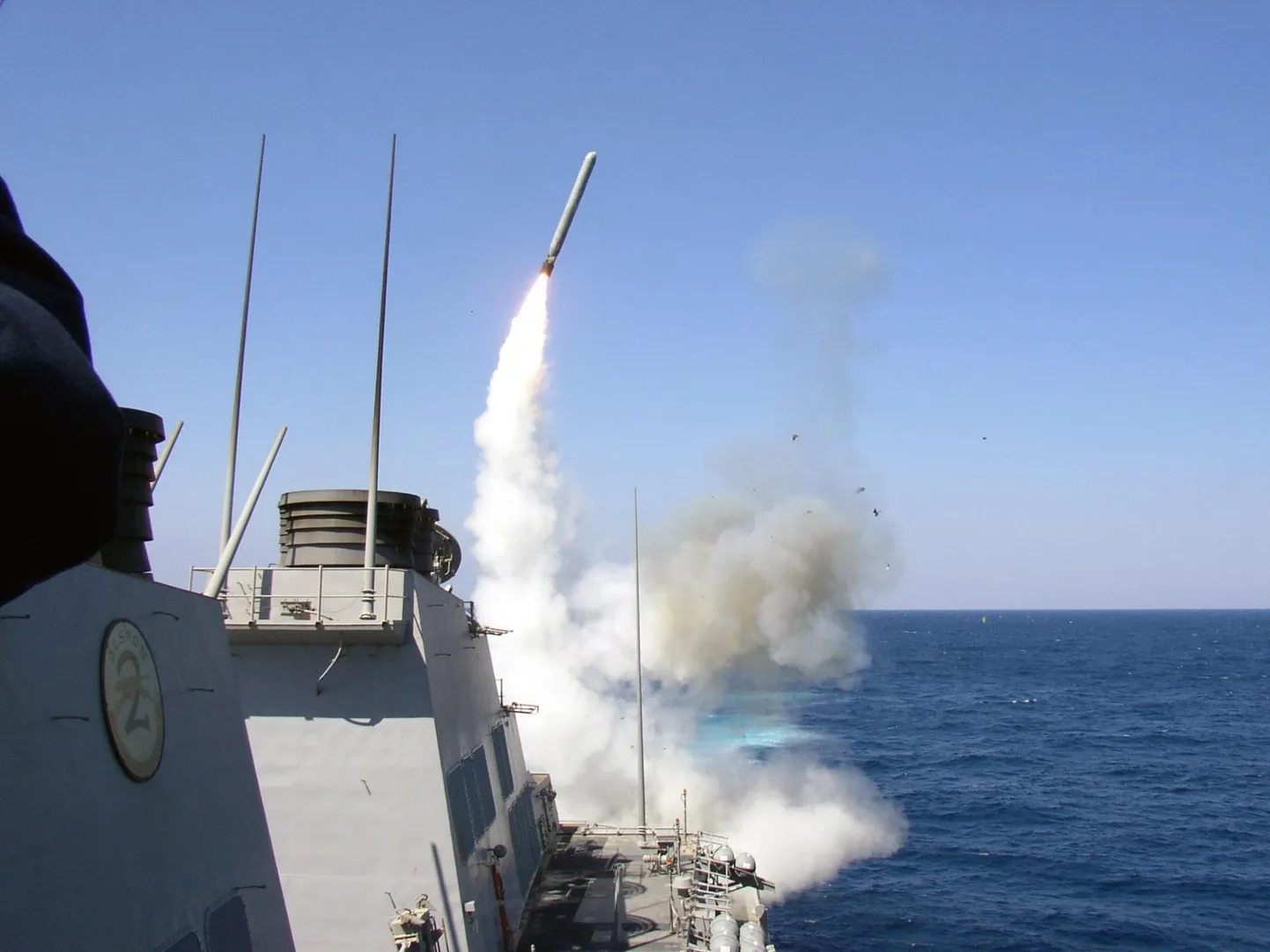 Pilt on illustratiivne. Tomahawk tiibrakett stardib USS Porter&#39;i vertikaalstardiplatvormilt.