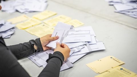 TUNDMATU KANDIDAADI EDU ⟩ Rootsi prokuratuur uurib märgistatud valimissedelite jagamist ja häälte ostmist
