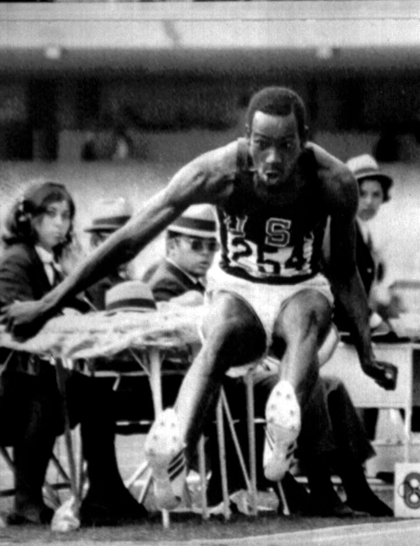 Bob Beamon vapustas täna 50 aastat tagasi oma imehüppega kogu maailma.
