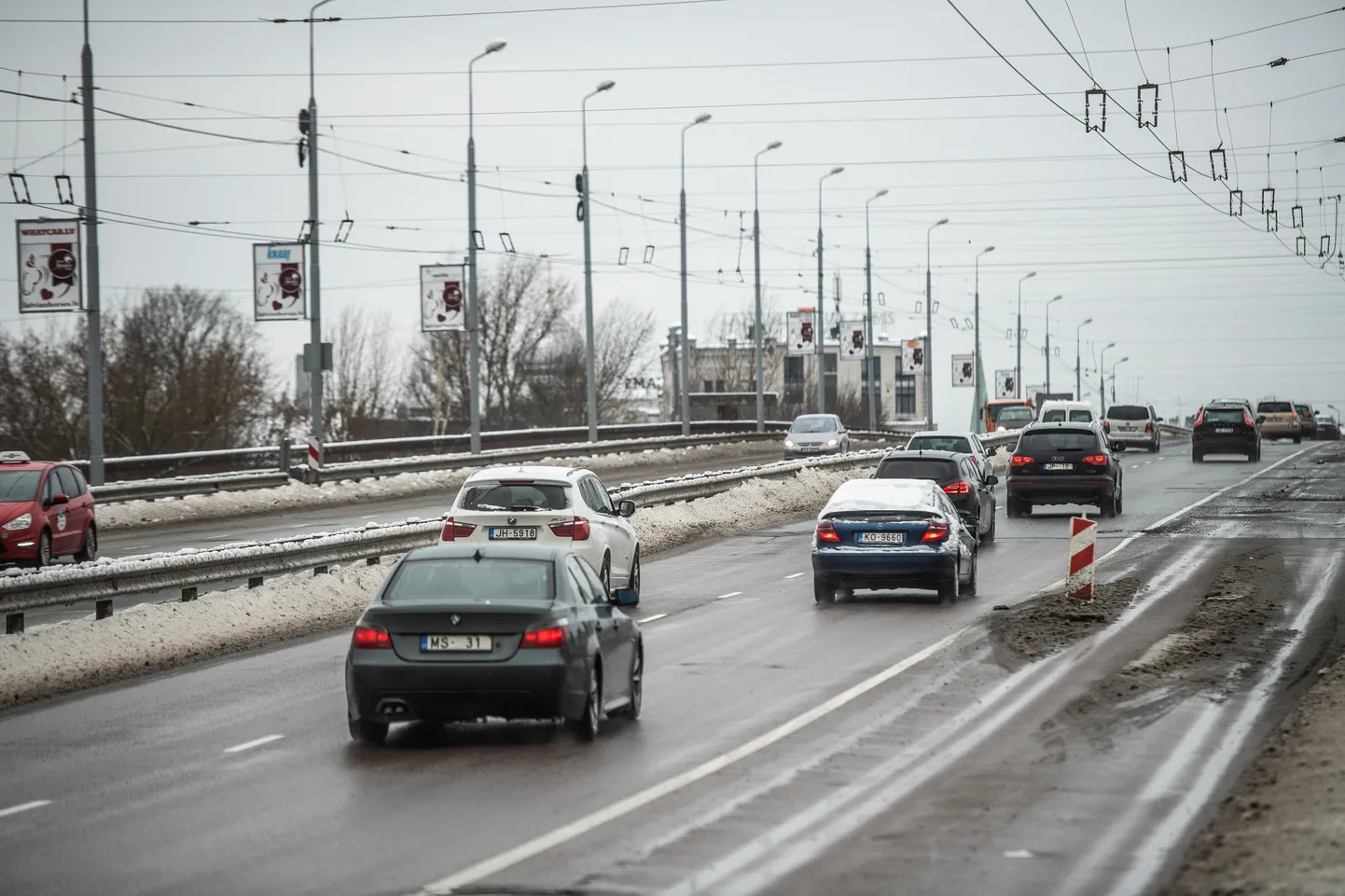 Foto: Bēdīgā stāvoklī esošais Zemitānu tilts