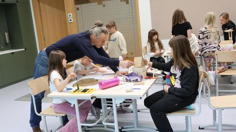 ELU ISE ⟩ Maakoolis kasutavad juba algklassilapsed akutrelli, haamrit ja saagi, et leiutada