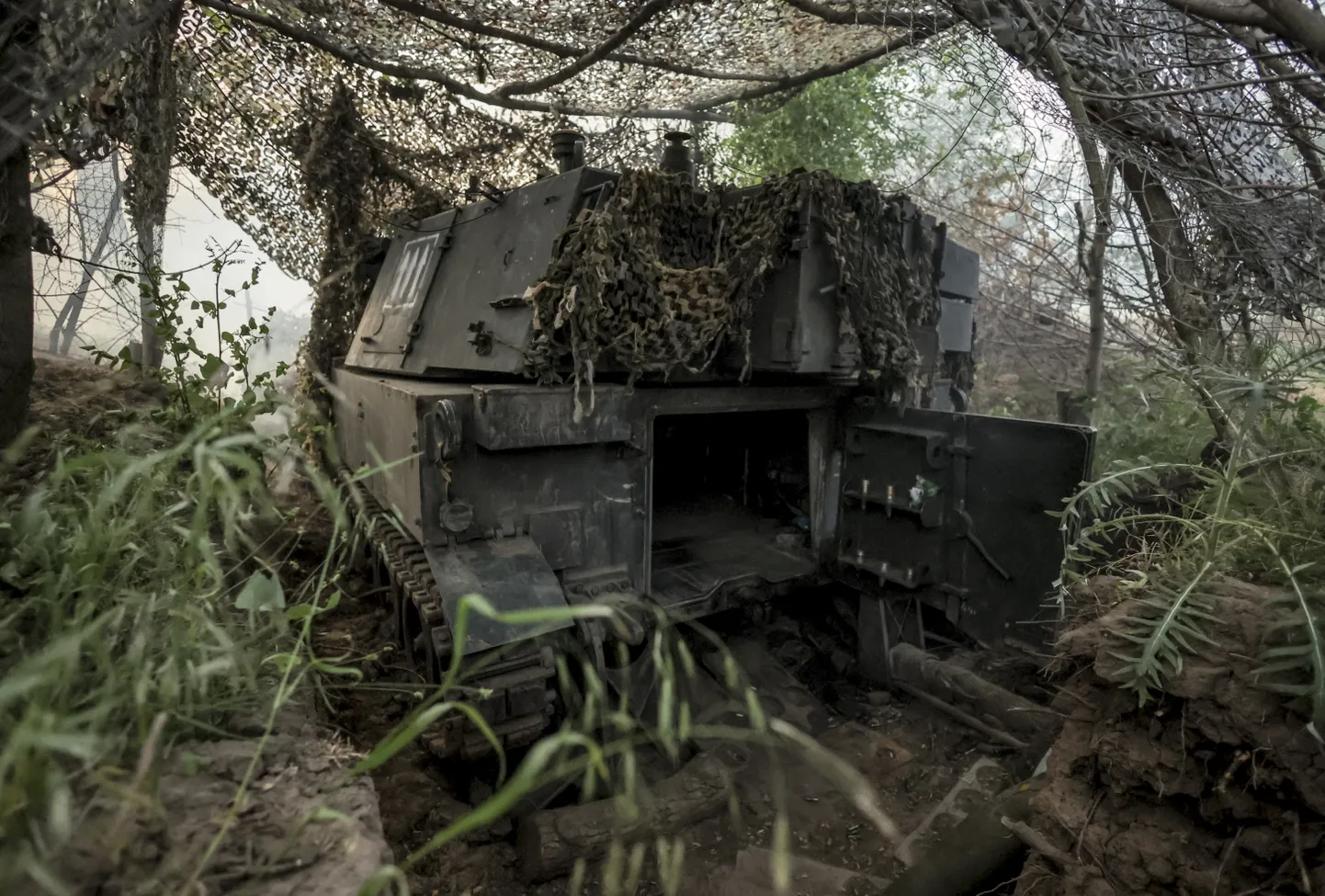 Kuningas Danilo nime kandva Ukraina armee 24. mehhaniseeritud brigaadi üks iseliikuvatest M109 haubitsatest positsioonil Donetski oblastis.