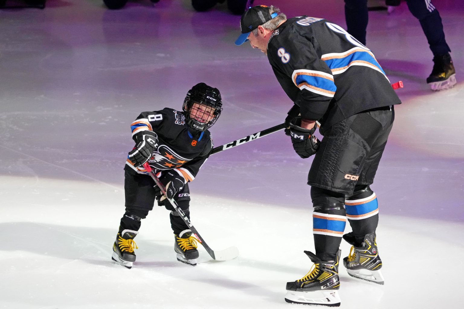 NHL zvaigzne Aleksandrs Ovečkins ar dēlu Sergeju