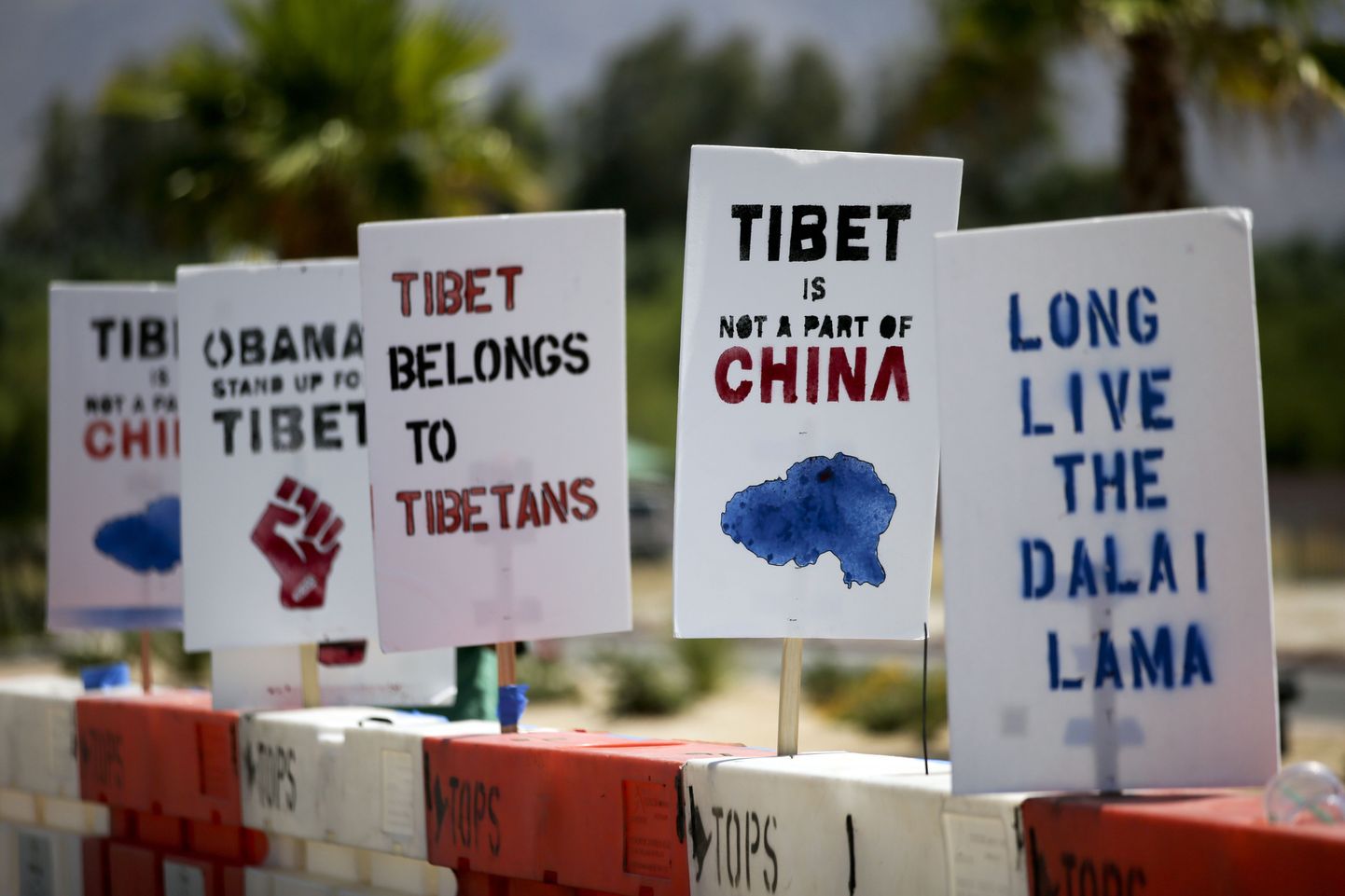 Hiina võimu vastased plakatid