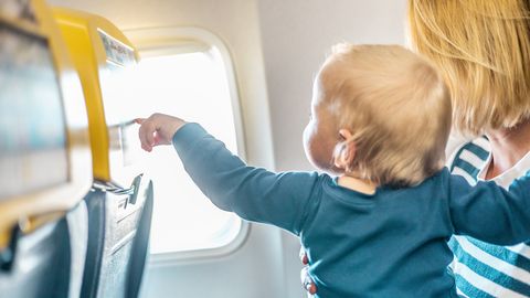 Первая в мире авиакомпания запускает рейсы только для взрослых: что там будет