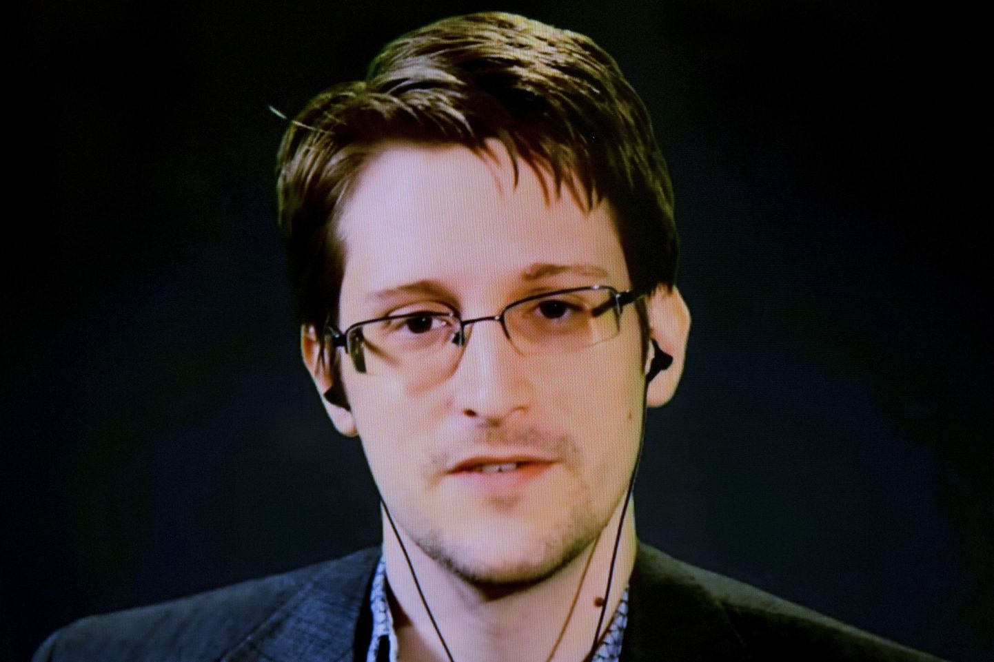 Edward Snowden osalemas Manhattani jälgimisvastasel diskussioonil läbi interneti Moskvast.
