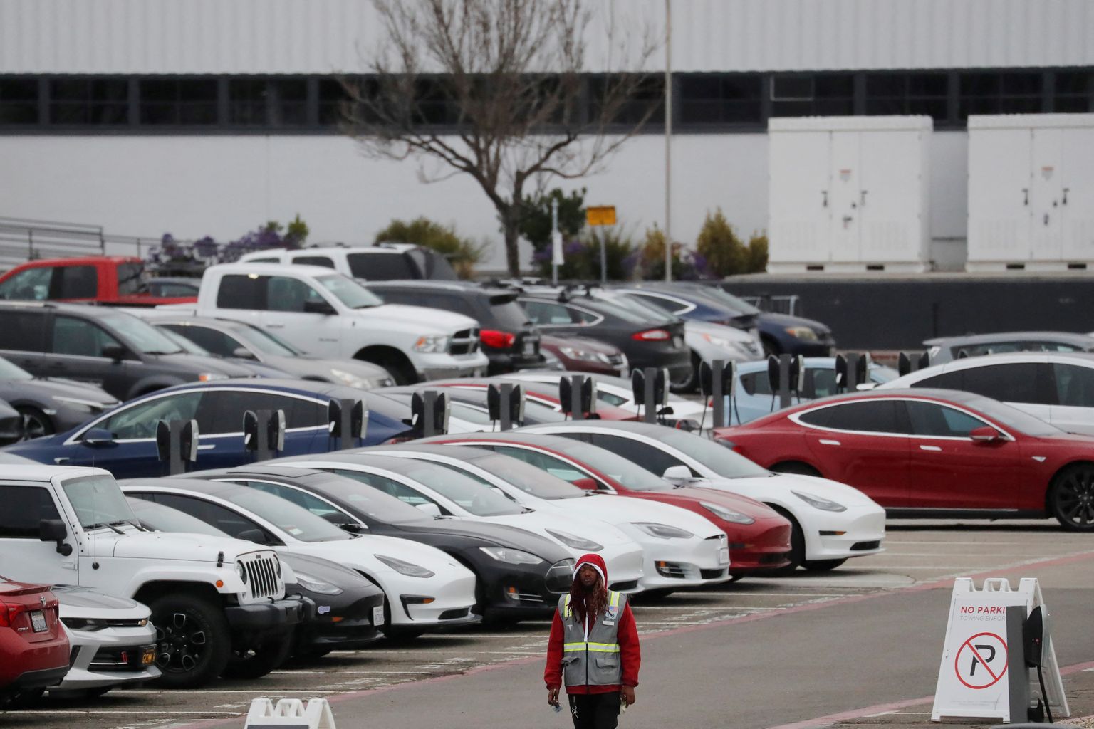 Tesla müük võidakse Californias ära keelata