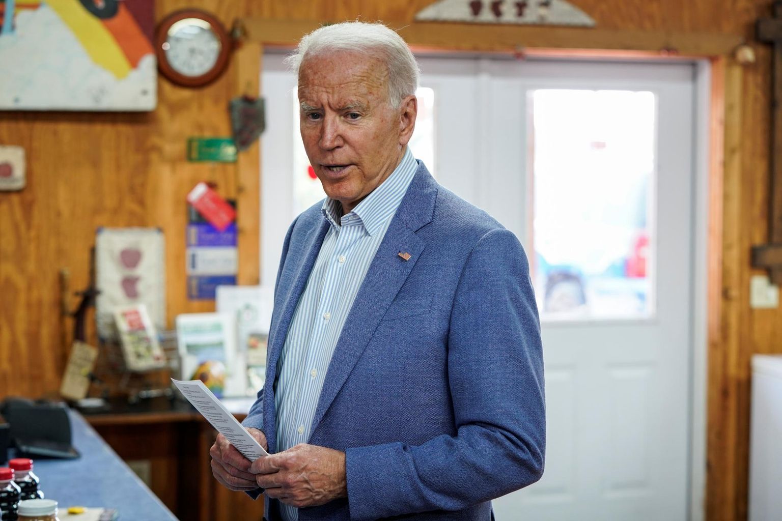 Joe Biden laupäeval Michiganis küberrünnaku teemal kommentaari andmas.   