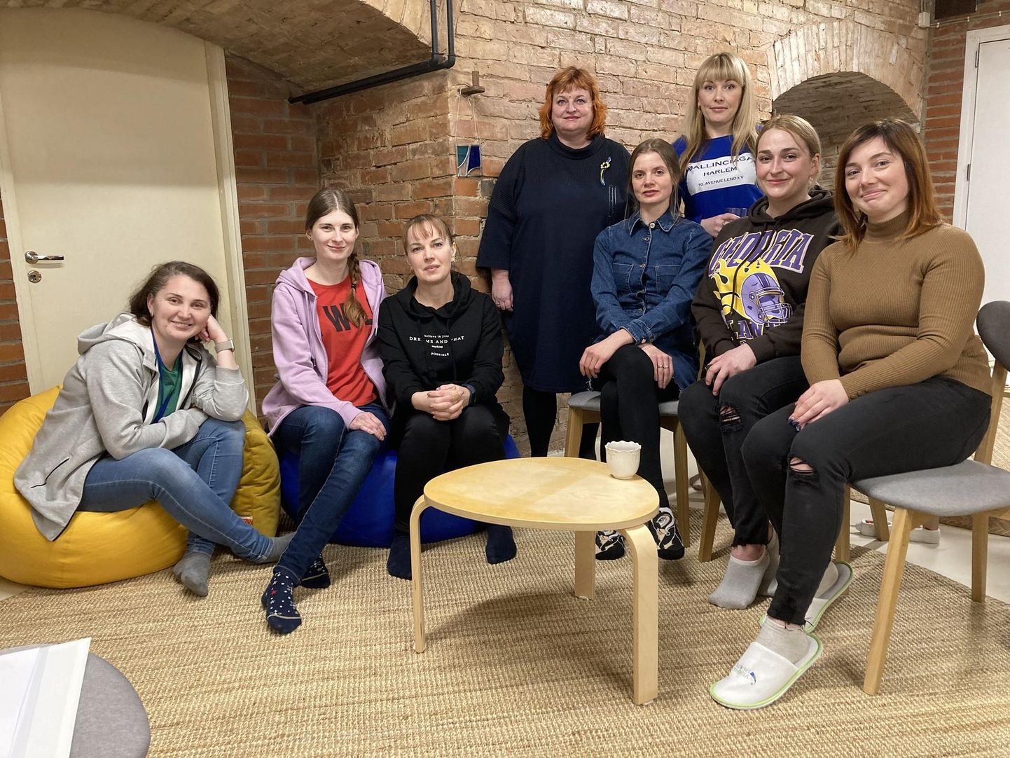 Tänavu märtsis organiseeris Ukraina sõjapõgenike koordinaator Janika Gedvil (vasakult neljas) Eesti Pagulasabi rahastamisel Ukraina lapsevanematele mõeldud kohanemist soodustava koolituse.