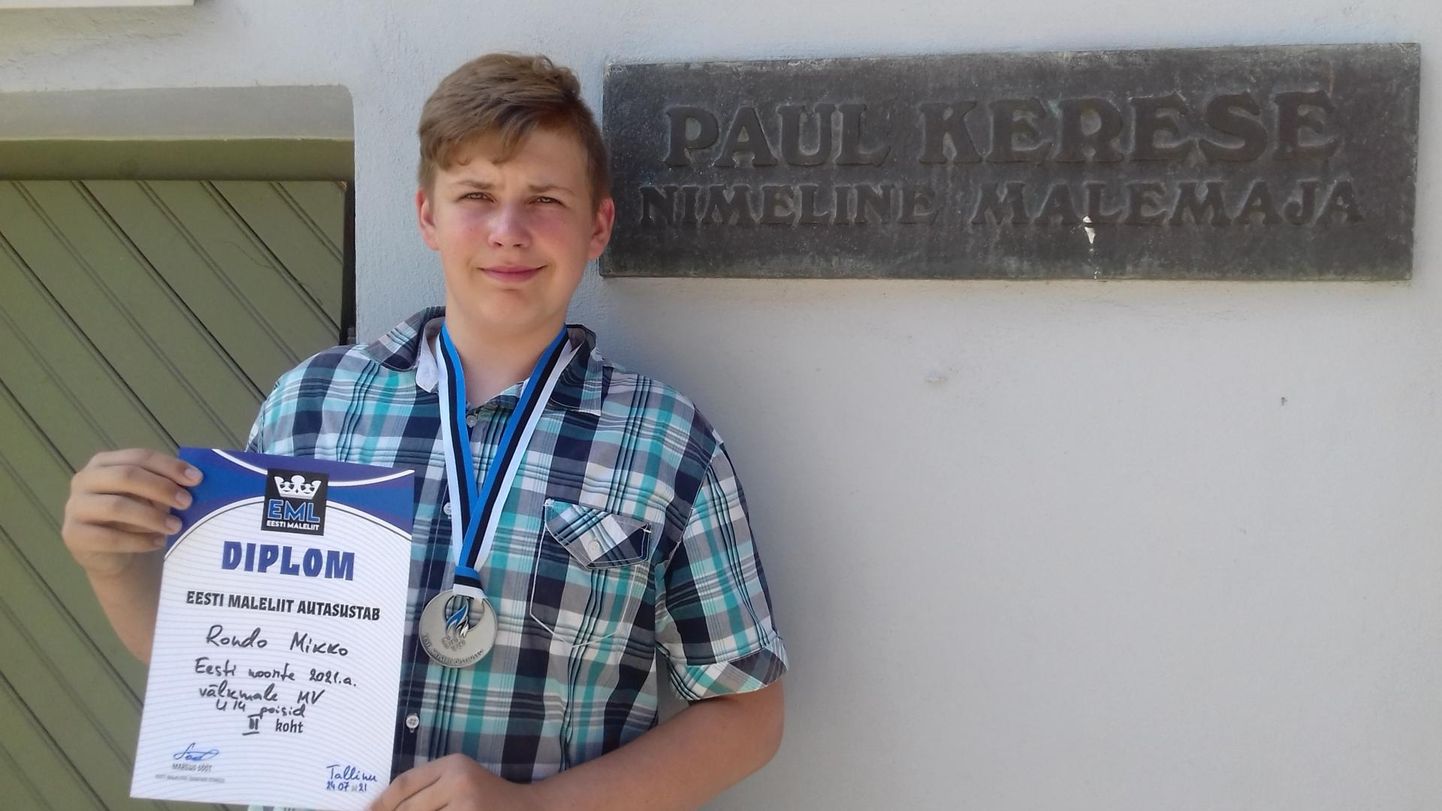 Pärnu spordikooli õpilane Rondo Mikko teenis Eesti noorte välkmale meistrivõistlustel hõbemedali.