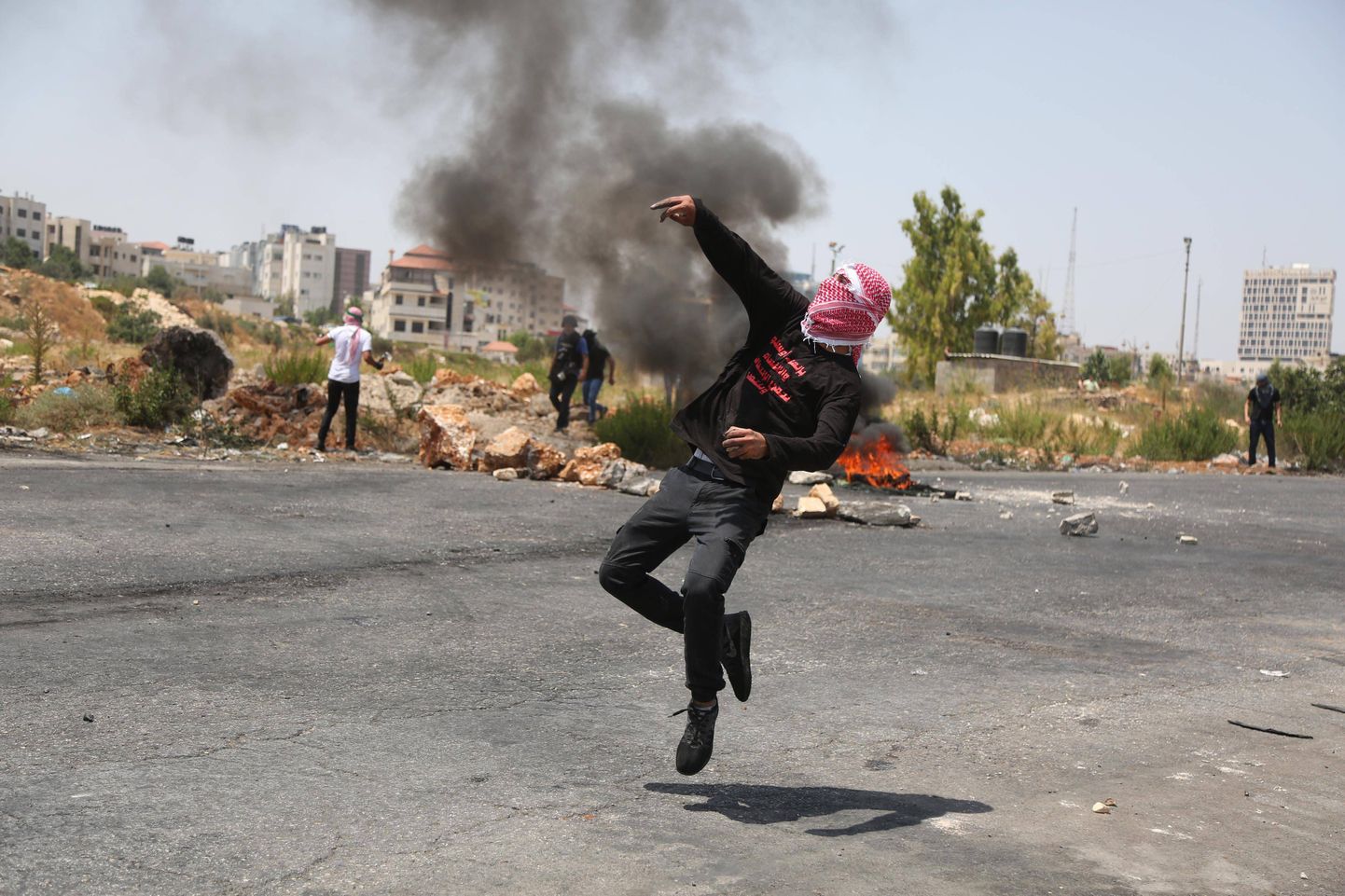 Palestiinina meeleavaldajad kähmlesid turvameetmete pärast Iisraeli julgeolekujõududega.