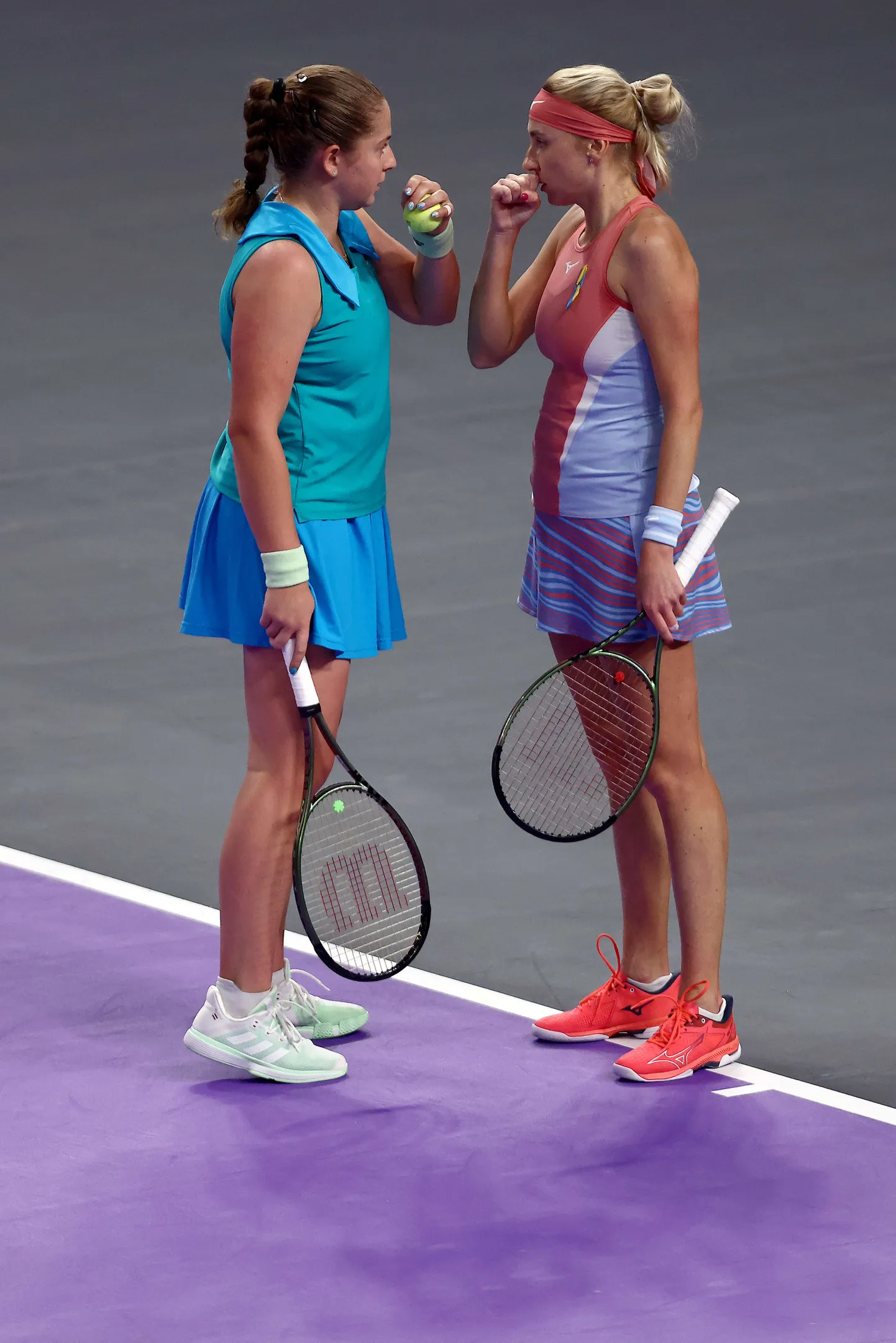 Aļona Ostapenko un Ludmila Kičenoka