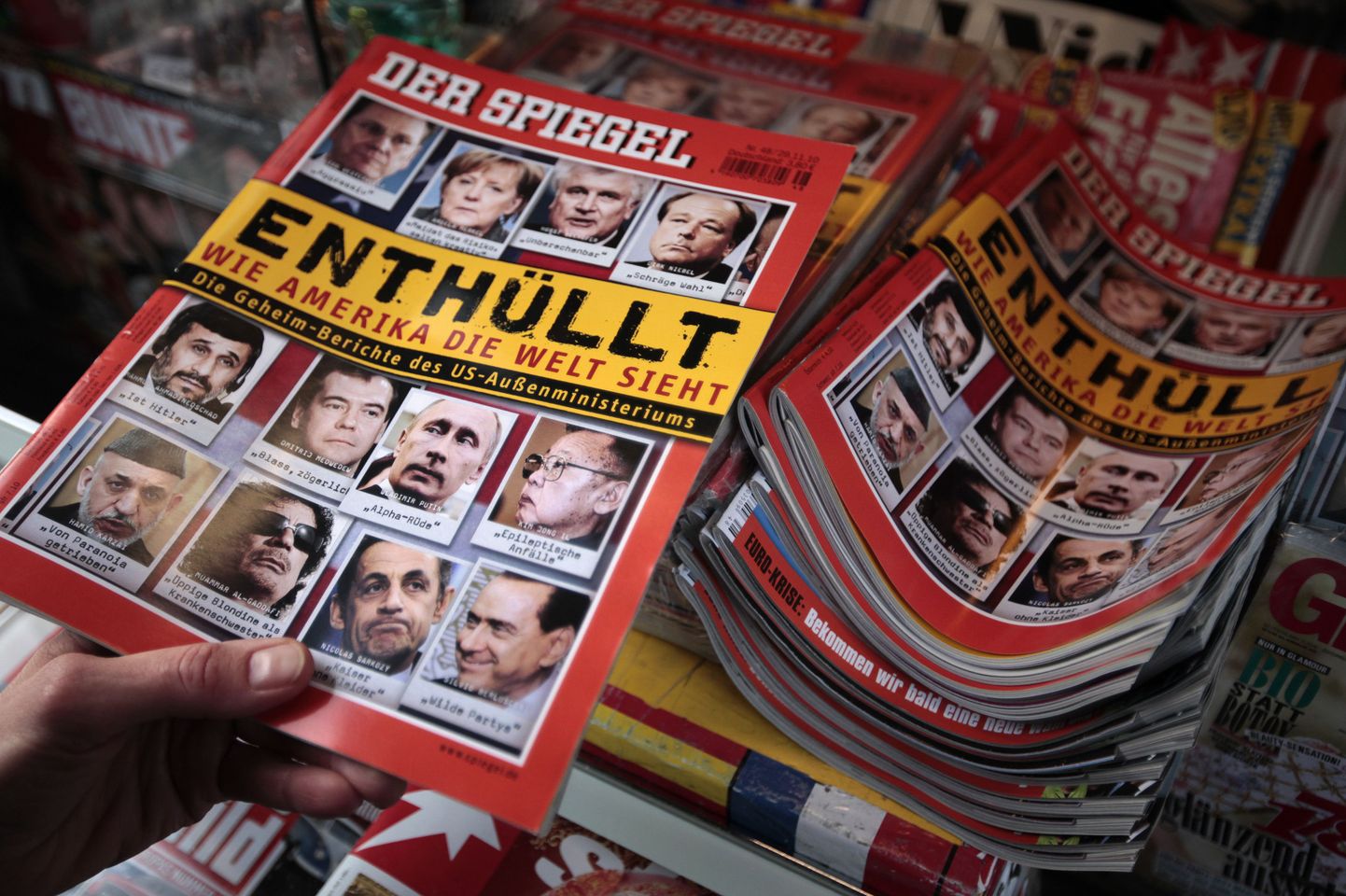 Ajakirja Der Spiegel virnad müügiletil.