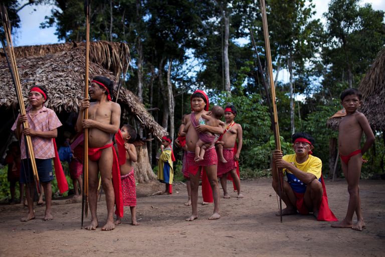 Yanomami hõimuliikmed, kes elavad Põhja-Brasiilias Irotatheris.
