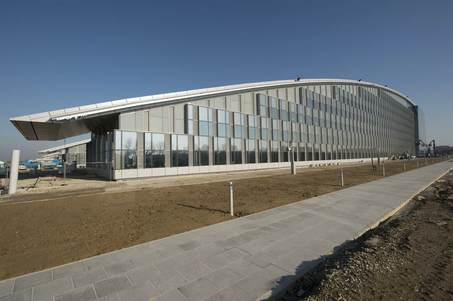 NATO uus peakorter asub üle tee nende senisest majast.