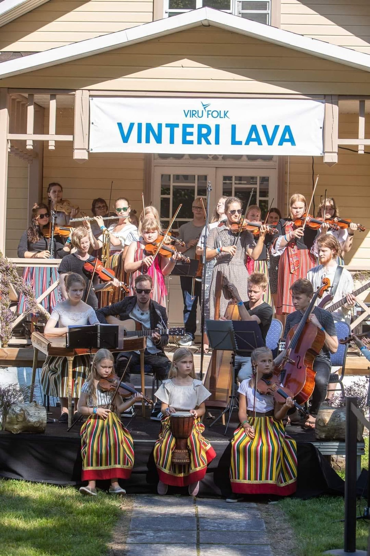 Virumaa Noorteorkestri Pärimusmuusikud on esinenud kümnel Viru Folgil ja neid esinemisi oodatakse alati väga. Ka pühapäevasel kontserdil kõlavad paljud lood, mis just Viru Folgi tarvis selgeks õpitud.