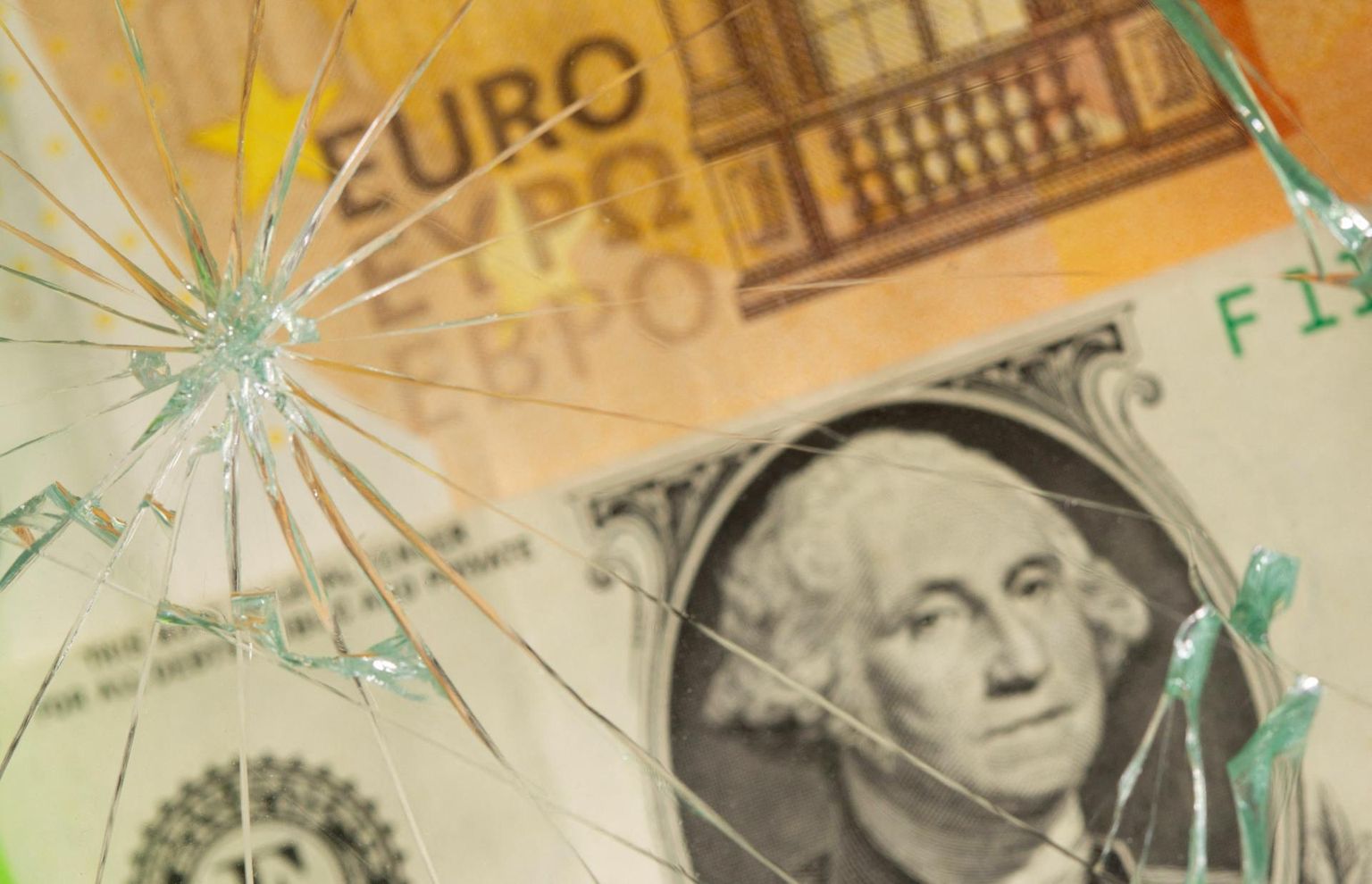 Euro odavnemine dollari suhtes kiirendab samuti Eesti inflatsiooni.
