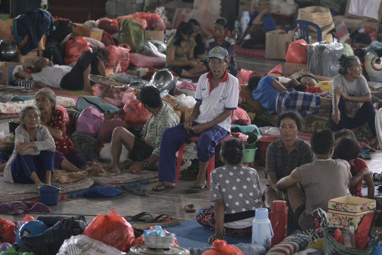 Klungkungis on vulkaani lähistel elanud inimesed evakueerunud spordihalli