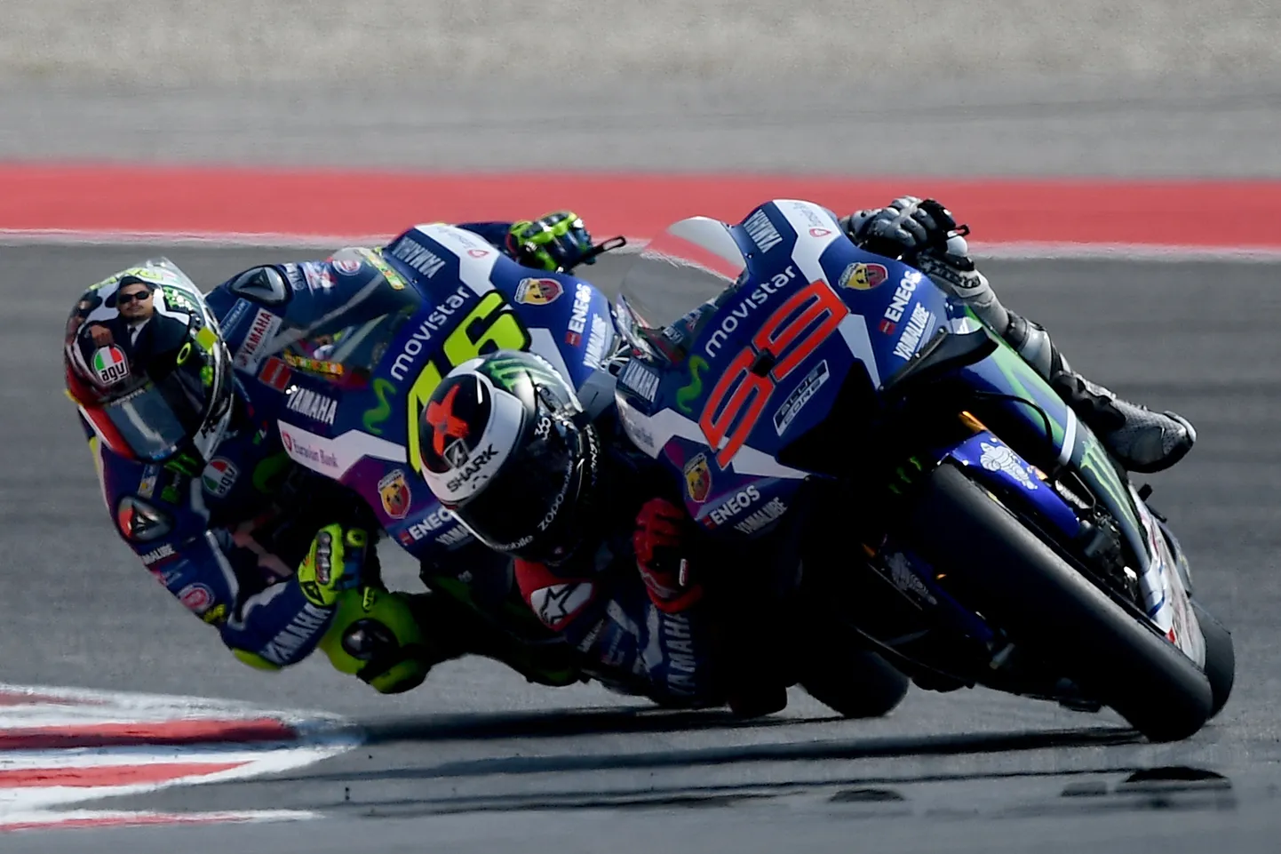 Valentino Rossi (vasakul) ja Jorge Lorenzo
