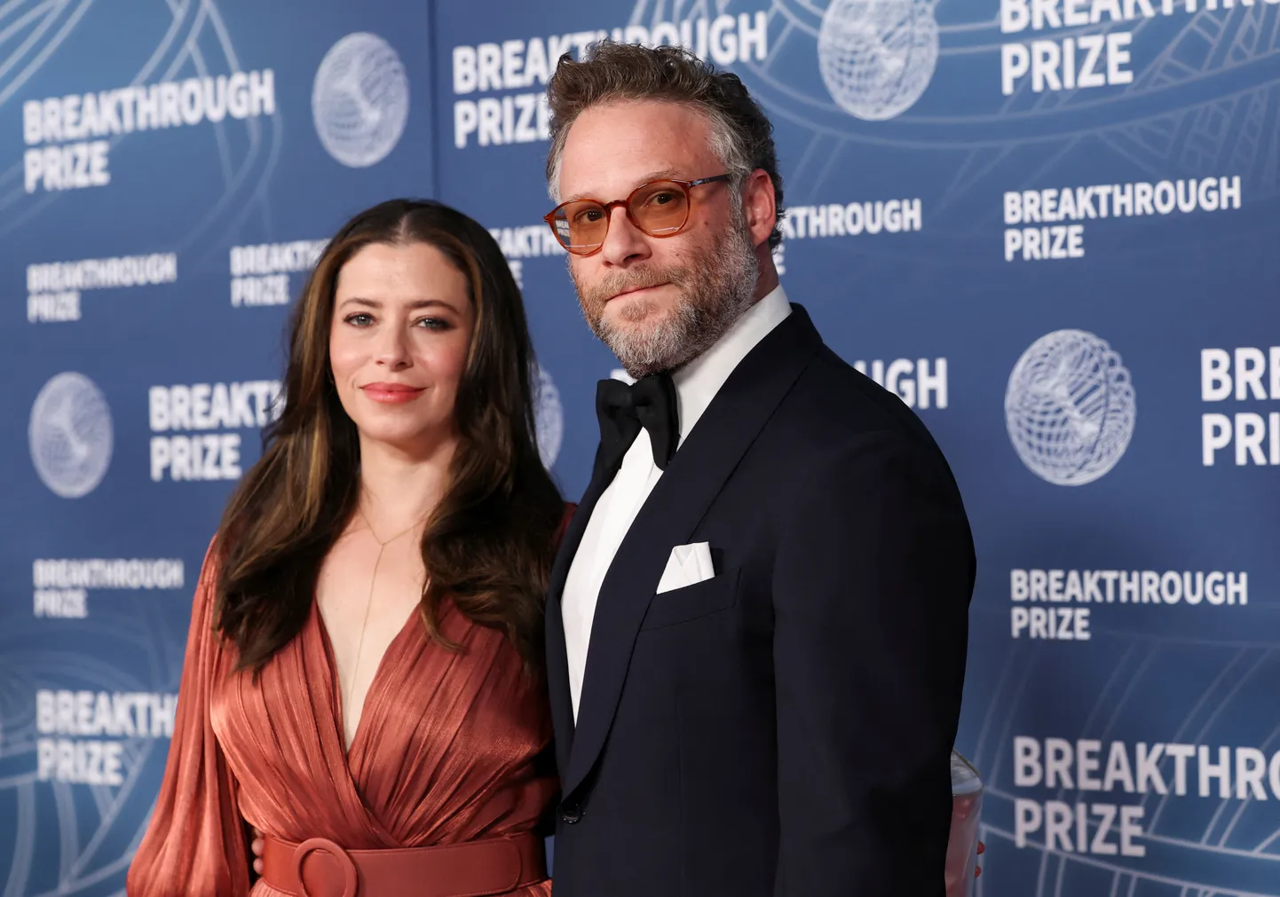 Seth Rogen koos abikaasa Lauren Milleriga Breakthrough auhinnatseremoonial.