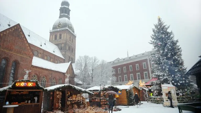 Ziemassvētku tirdziņš Doma laukumā