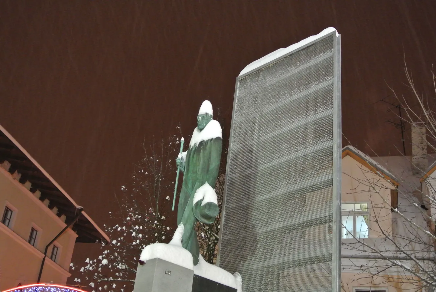 Jaan Tõnissoni monument.