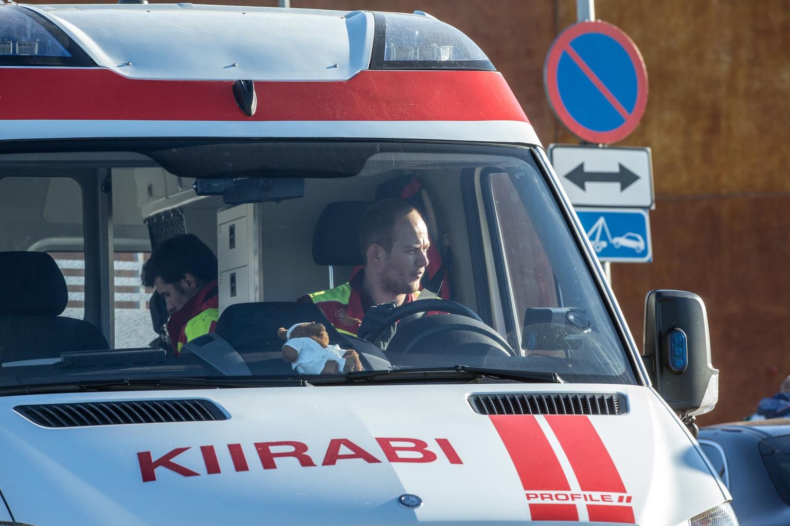 Üks õnnetuse osalistest viidi Pärnu haiglasse kontrolli.