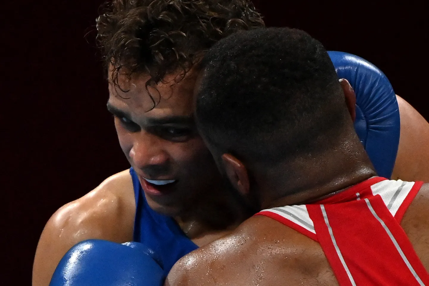 Youness Baalla (punases) ja David Nyika.