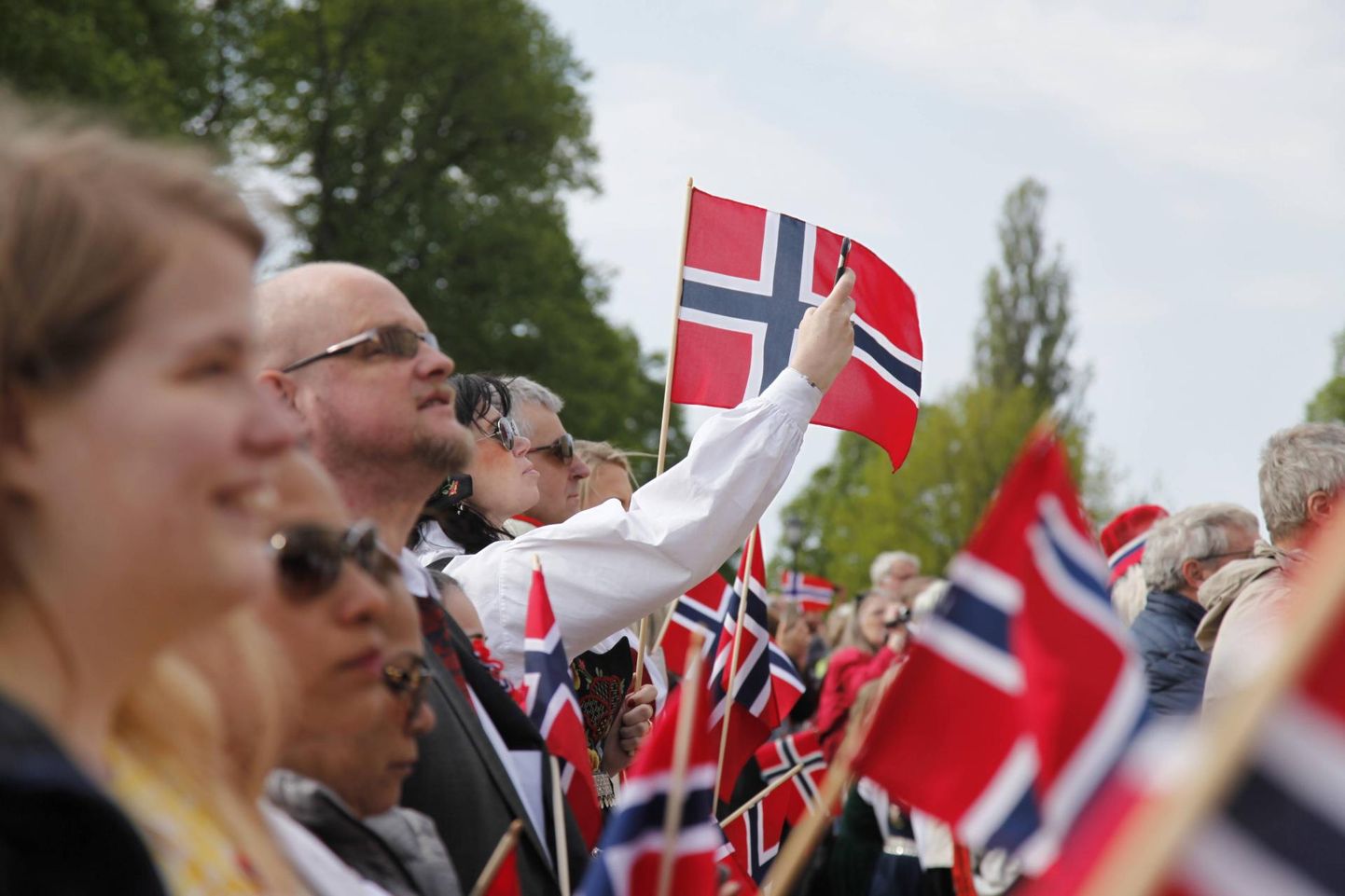 Norralased Oslos konstitutsioonipäeva tähistamas. Kuigi suurem osa Norra elanikke toetab võimalikult lähedast suhet Euroopa Liiduga, on ühendusse kuulumise pooldajaid vähe. 