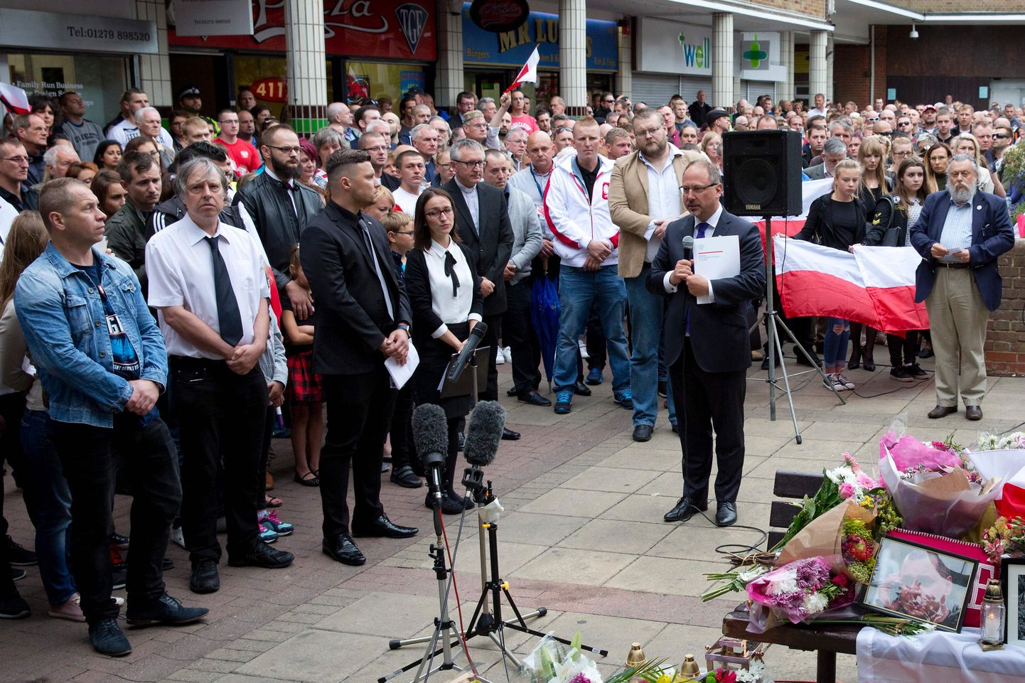 Poola suursaadik Suurbritannias Arkady Rzegocki sellel 2016. aasta septembrist pärineval fotol keskel.