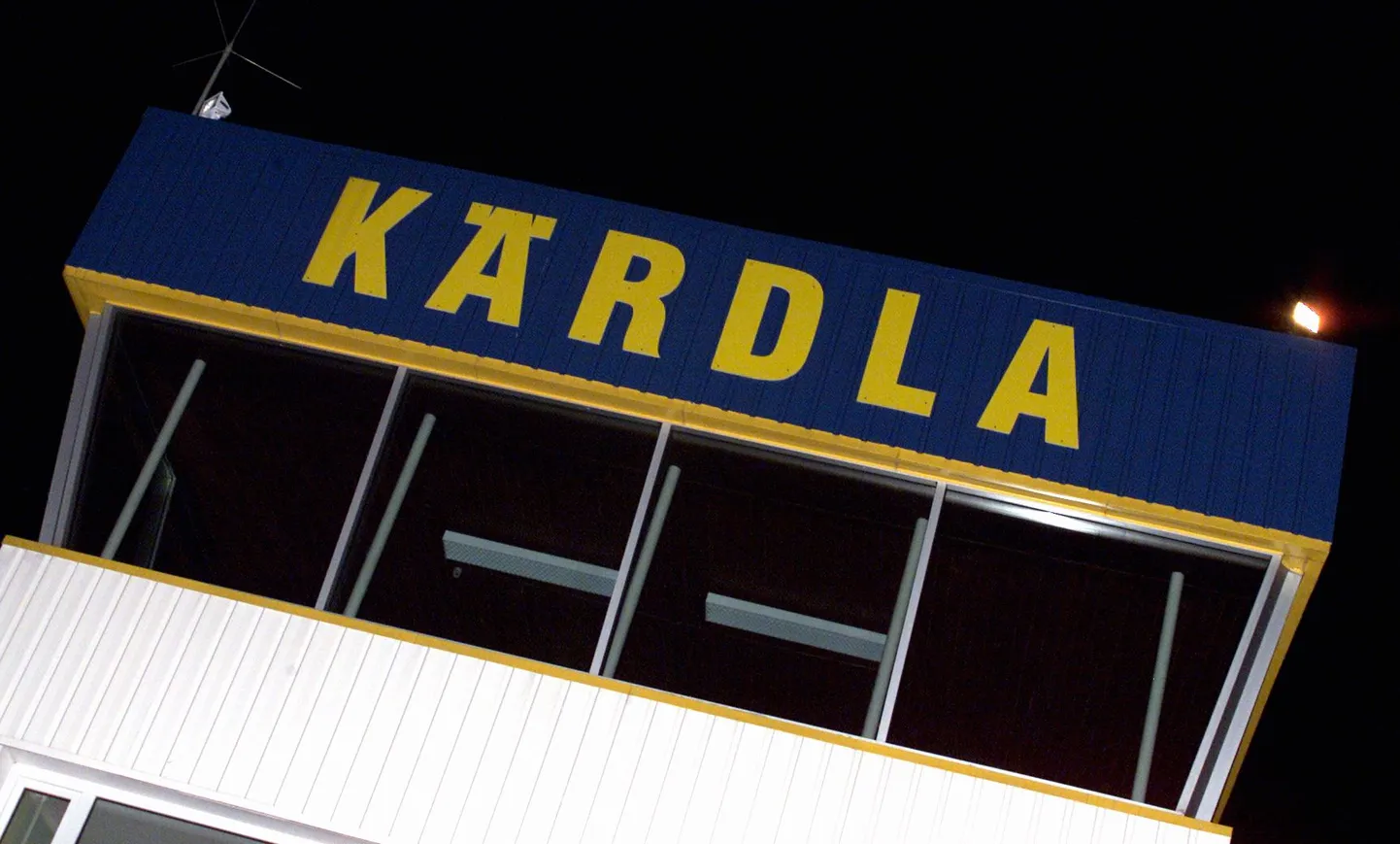 Kärdla lennujaama torn.