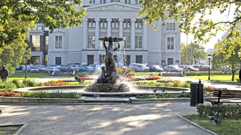 В Риге запустили большую часть фонтанов