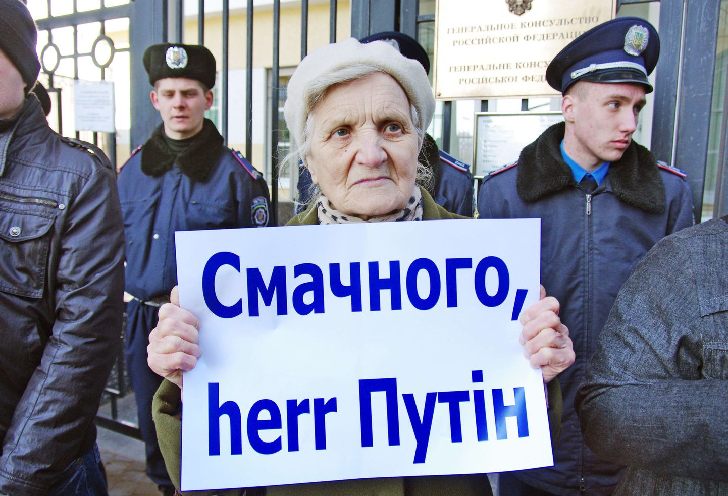 Meeleavaldaja Krimmis sildiga «Head isu, härra Putin».