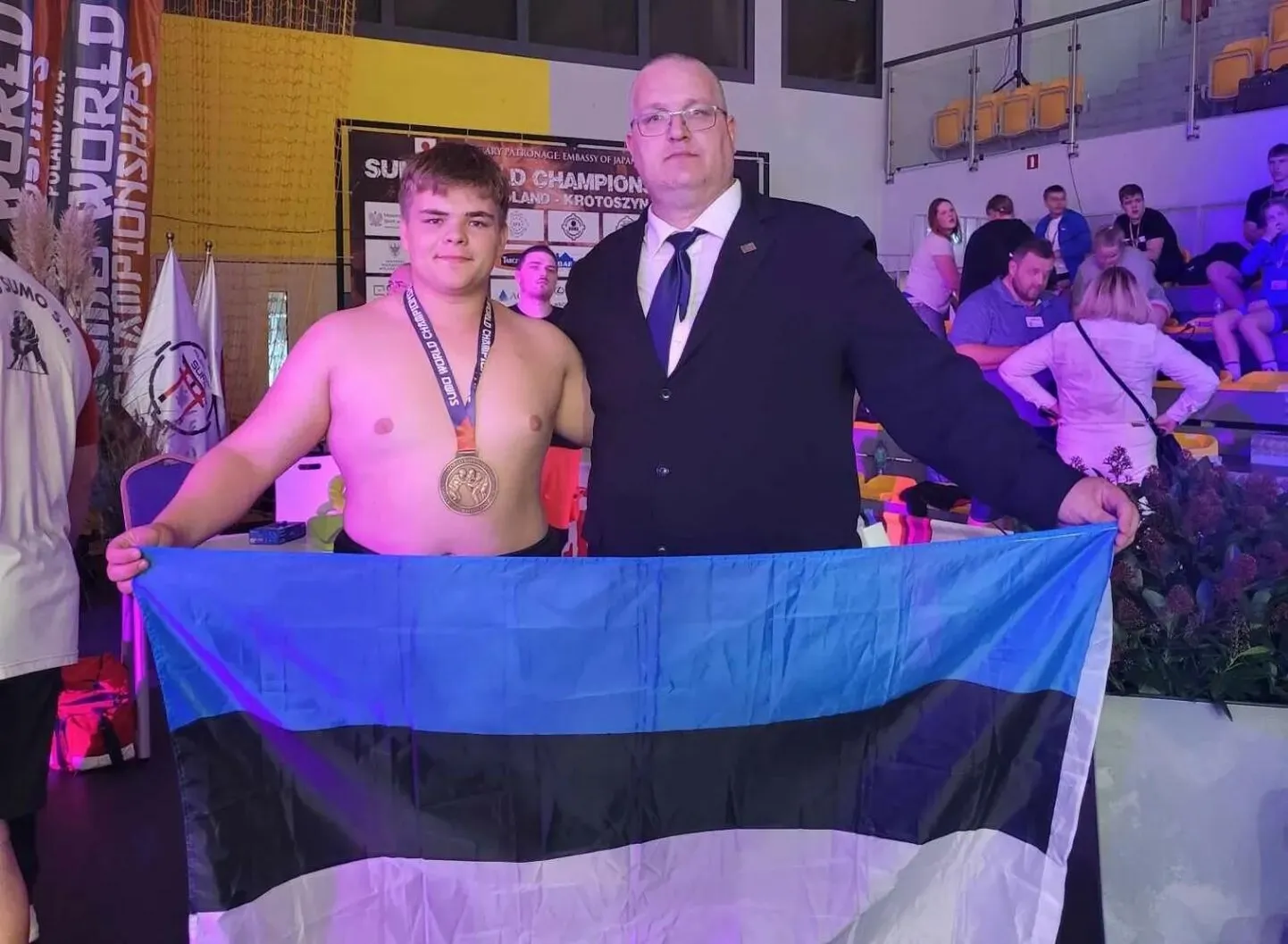 Anatoli Zadorožnõi ja treener Meelis Höövelson.