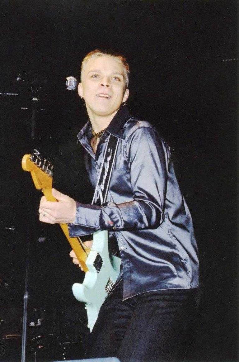 Tanel Padar esinemas Eesti Muusikaauhinnad 2001 galal, kus ta koos bändiga Speed Free pälvis auhinna Aasta uus tulija.