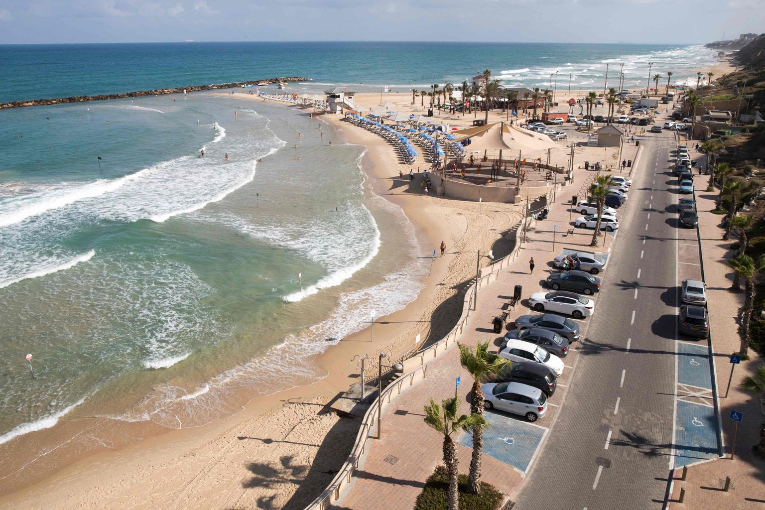 Israeli rannikulinn Netanya, mille lähedalt merest leitud tükid arvatakse pärinevat EgyptAiri reisilennnukist Airbus A320.