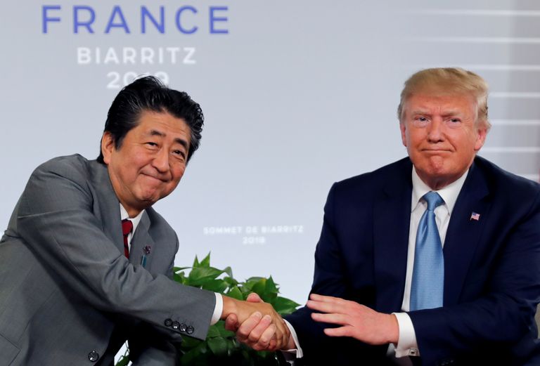 USA presidendi Donald Trumpi ja Jaapani peaministri Shinzo Abe kohtumine G7 liidrite tippkohtumisel Prantsusmaal Biarritzis 2019 augustis