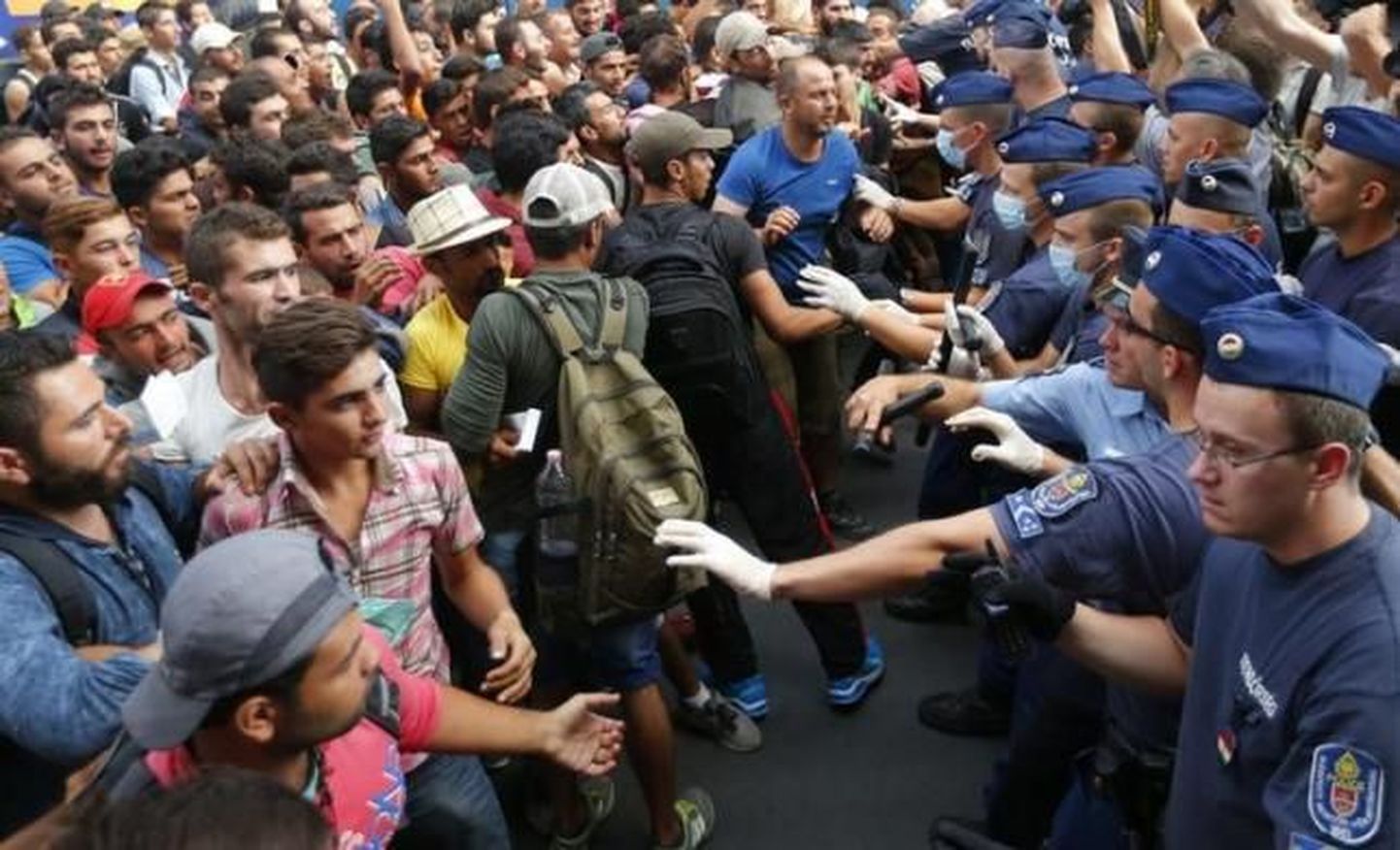 Migrandid ja Ungari politsei vastakuti Budapesti raudteejaamas 2015. aasta 1. septembril.