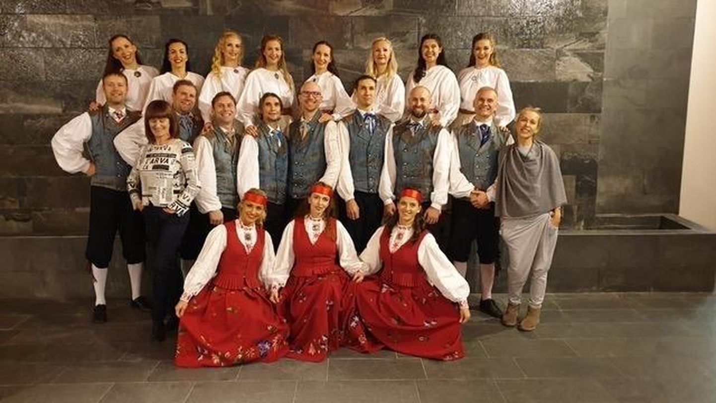 Pärnu rahvatantsurühm Tuurit-Tuurit jagas Ilma Adamsoni tantsude võistutantsimisel kohustusliku tantsu kategoorias esikohta.
