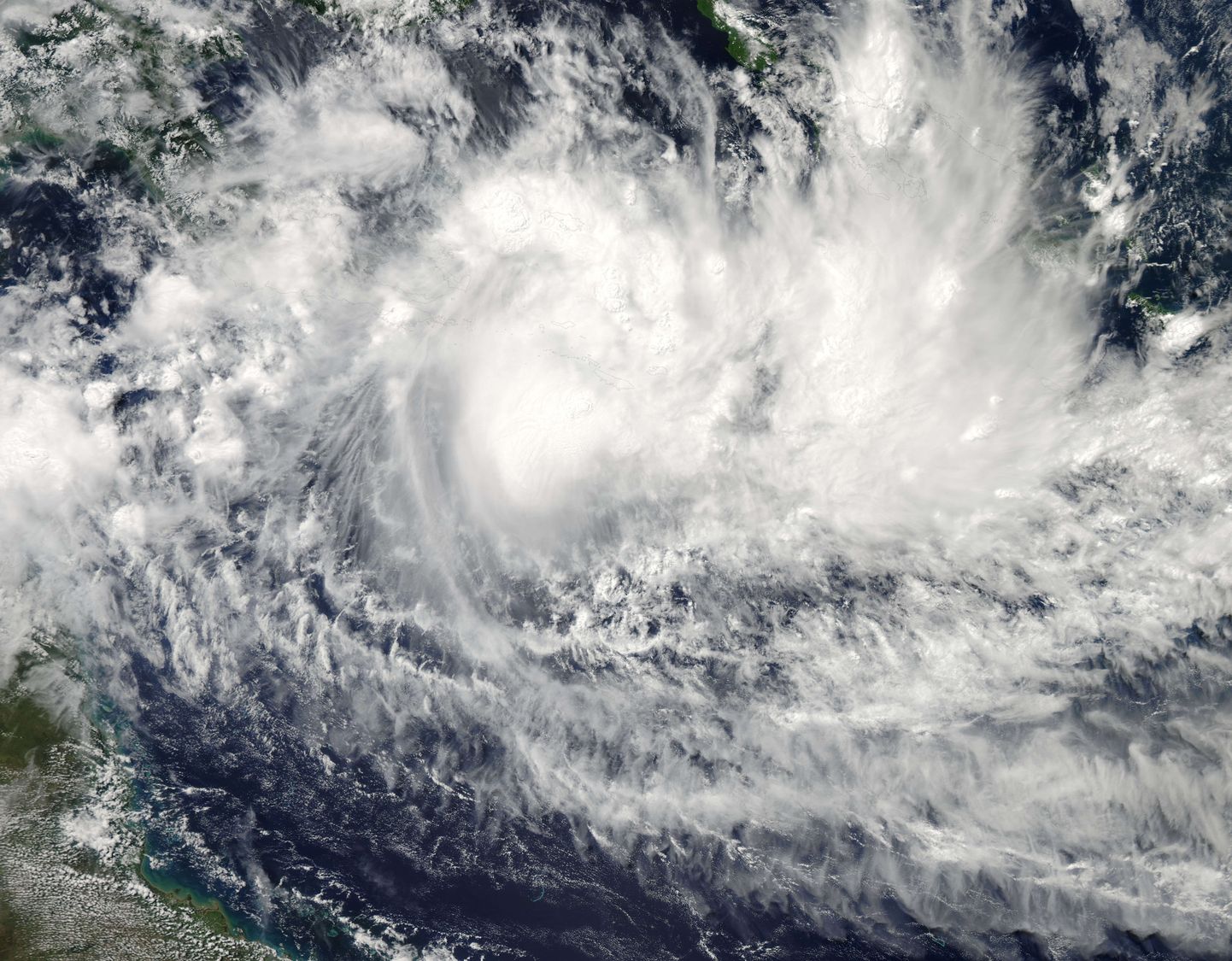 Troopiline tsüklom Ita läheneb Kirde-Austraaliale. NASA foto on pärit 8. aprillist.