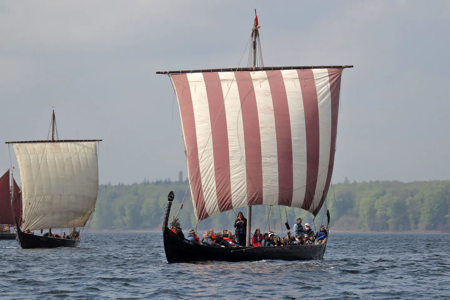 Järgi tehtud viikingilaev tänapäeval.