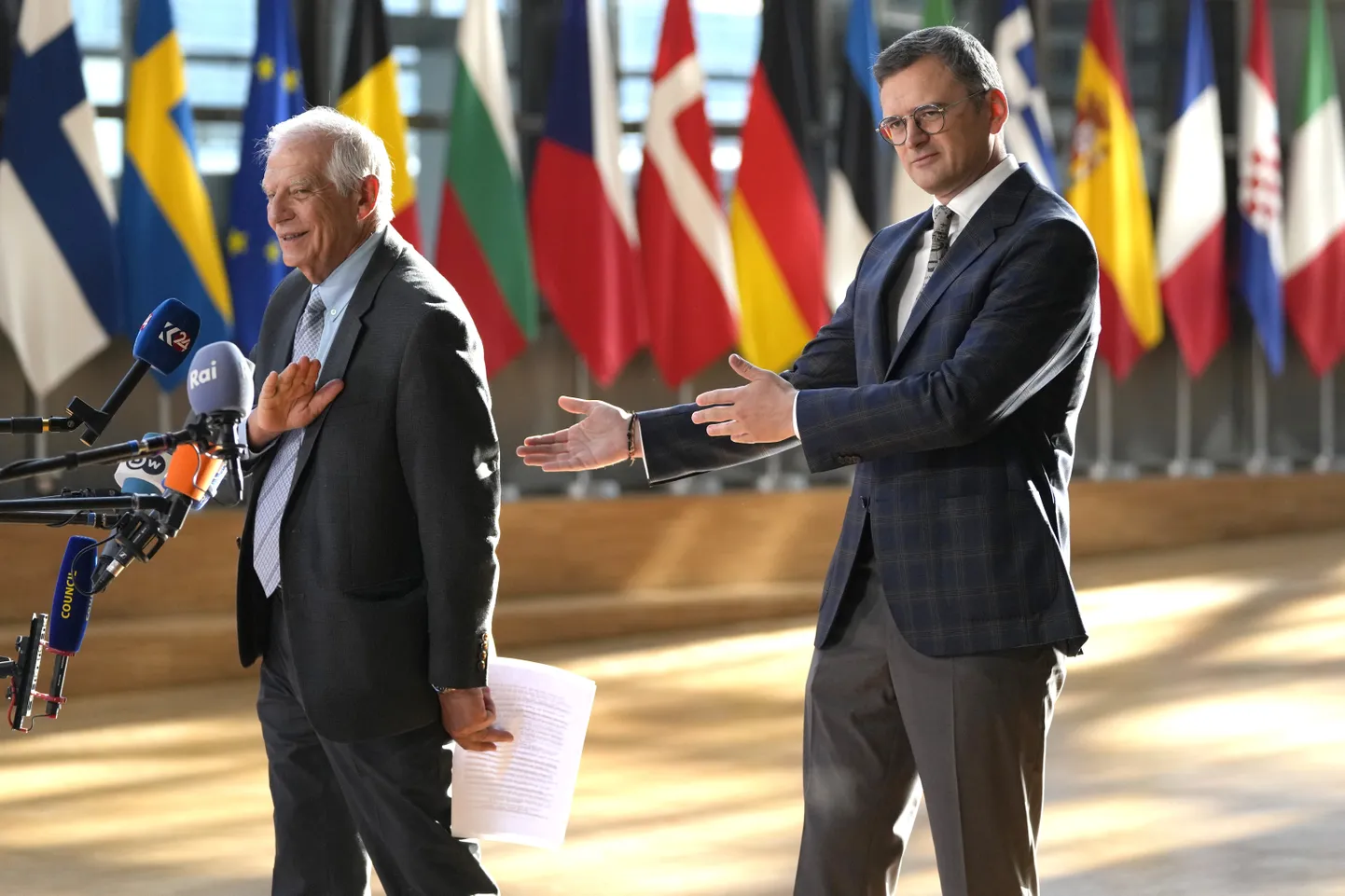 Euroopa Liidu välispoliitika kõrge esindaja Josep Borell koos Ukraina välisminister Dmõtro Kulebaga ELi välisministrite kohtumisel Brüsselis 29. augustil 2024. aastal.
