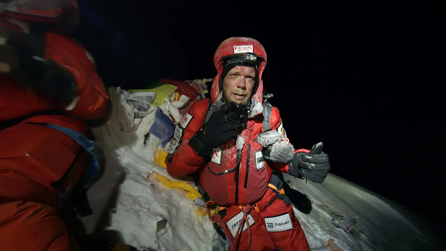 21.05.2024 kell 2.35 vallutas Eesti ekstreemsportlane ja mägironija Kaspar Eevald kaheksanda eestlasena maailma kõrgeima mäe Mount Everesti tipu.