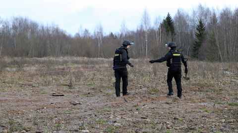 Aiatööde käigus tulid muru alt välja granaadid