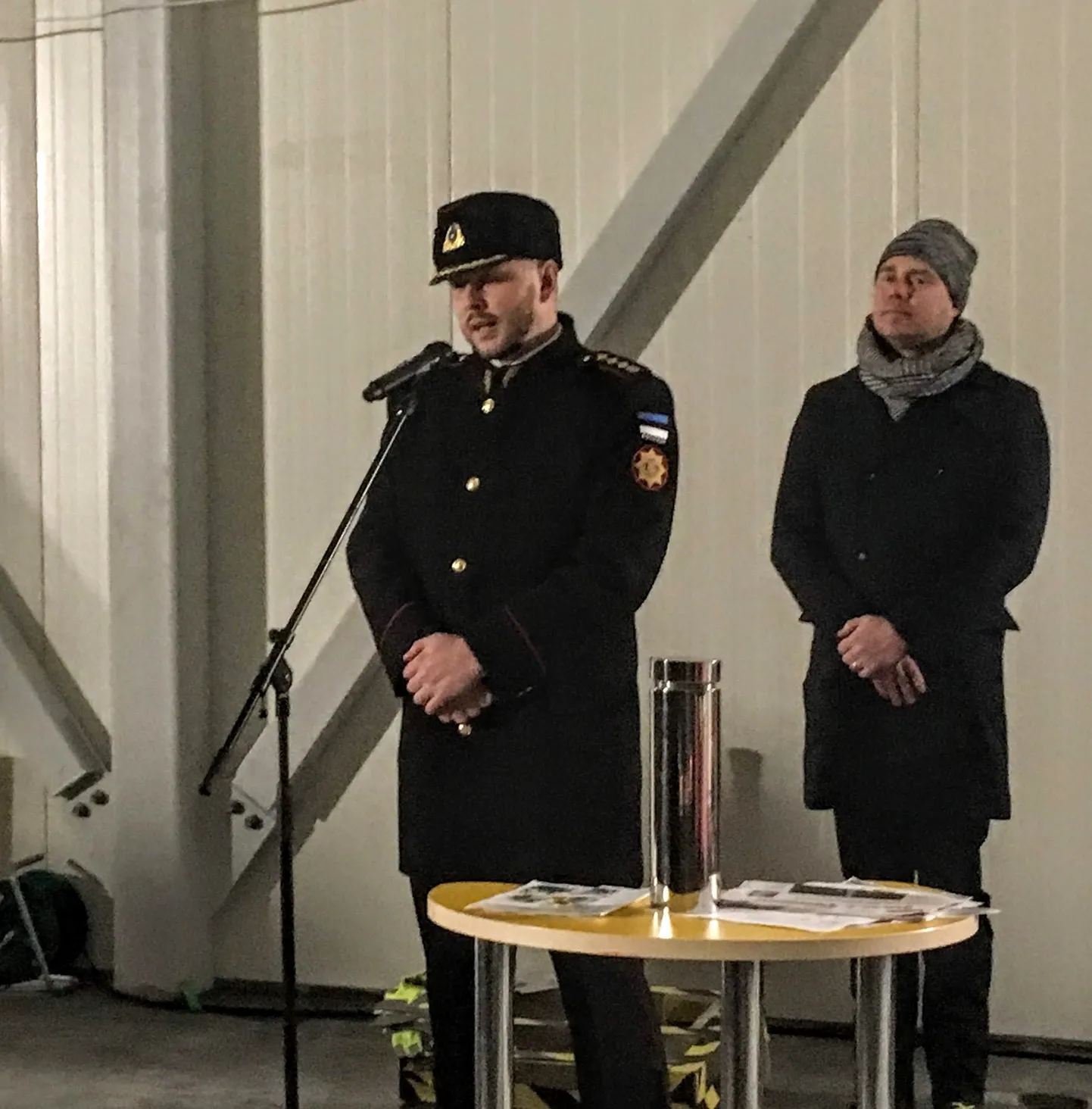Kihnu päästehoone nurgakivitseremoonial kõneleb Lääne päästekeskuse juht Heiki Soodla