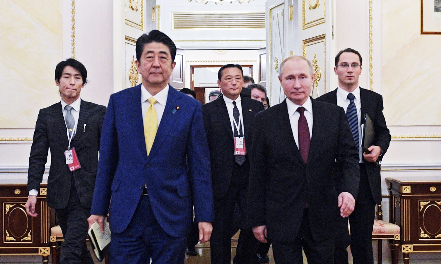 Japānas premjerministrs Sindzo Abe un Krievijas prezidents Vladimirs Putins